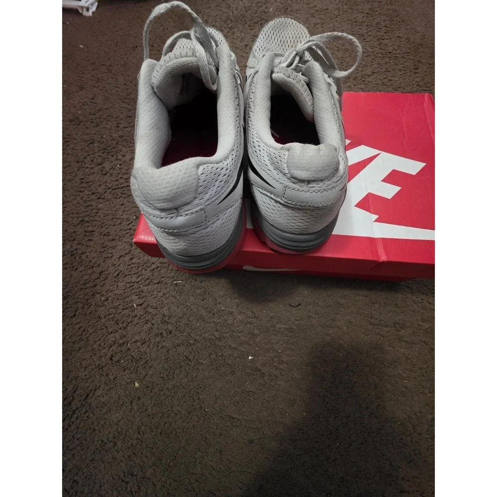 Nike Athletic Sneaker Gray/White Lace Up 599541-001 Low Top 2013